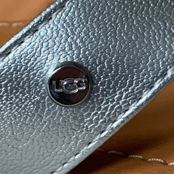 UGG TUOLUMNE  Silver Leather Sandal, size 7 - Picture 15 of 15